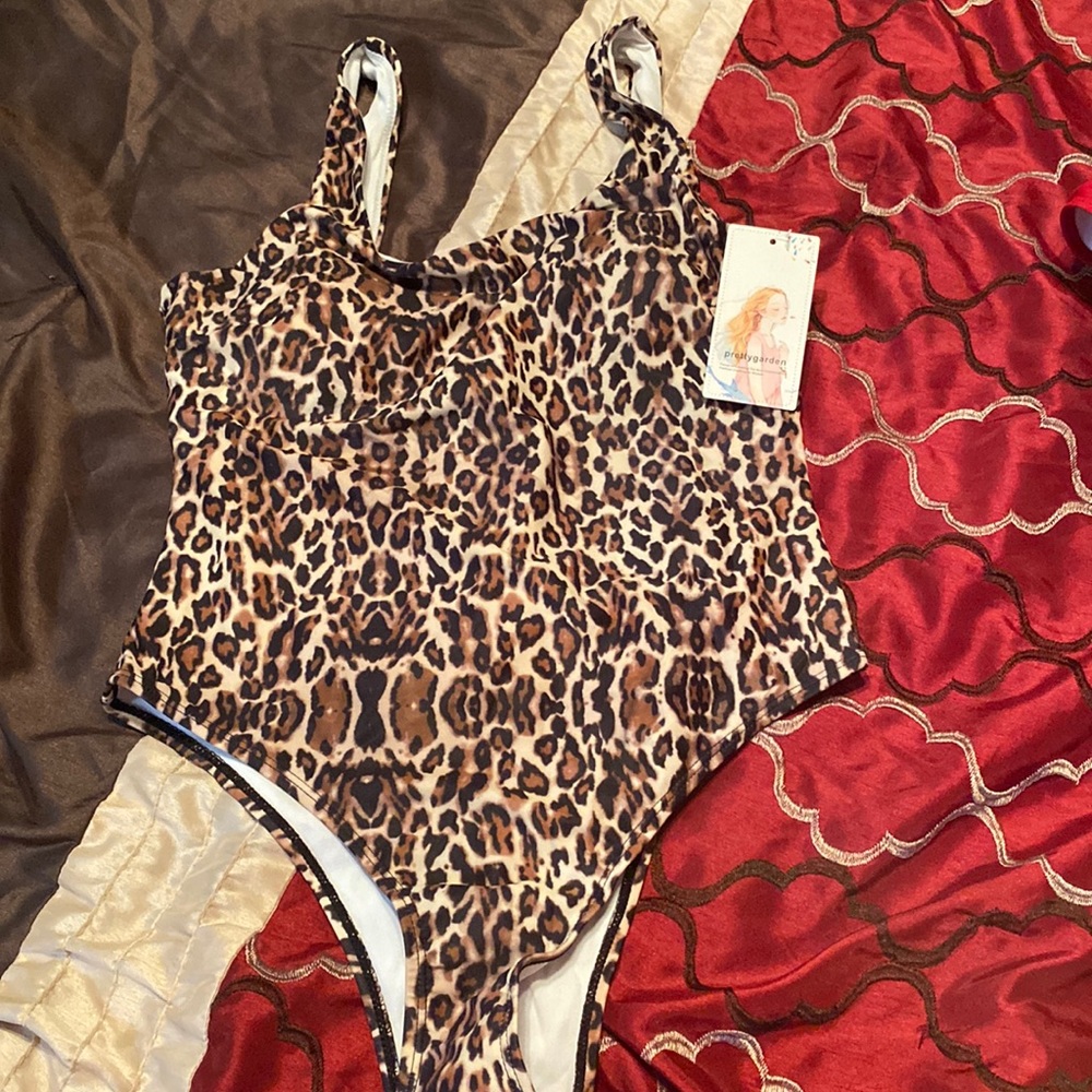 PRETTYGARDEN Women’s Tan/Brown Leopard Print One Piece Swimsuit U Neck